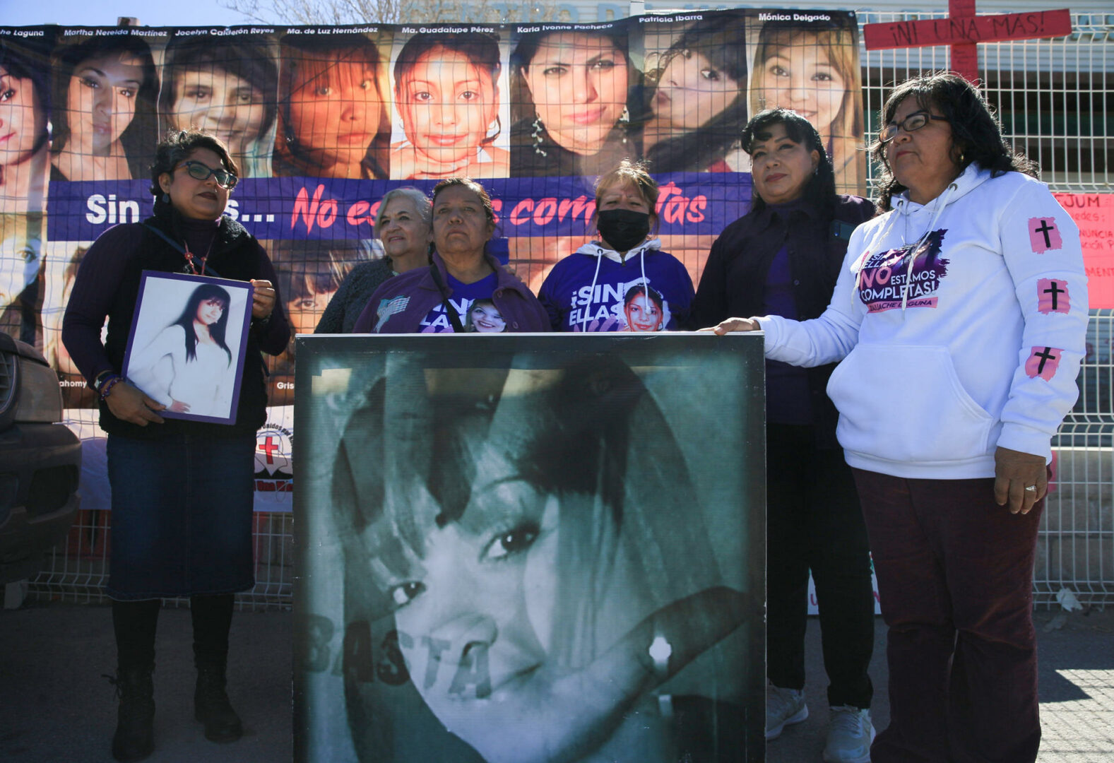 Mujeres protestan por 13 años de desaparición de una joven al norte de México