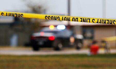 Un estudiante muerto y otro herido en tiroteo en escuela en Texas