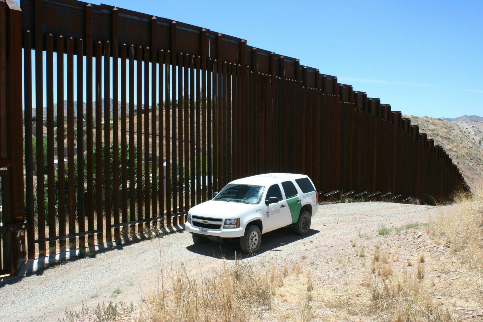 Advierten alza de casos de uso de fuerza de agentes fronterizos en Tucson