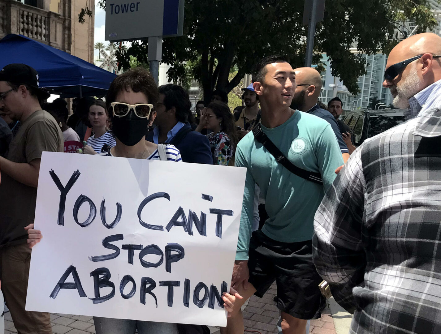 La líder de los demócratas de Florida es detenida en un acto pro aborto