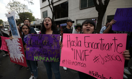 Protestan en Fiscalía de Ciudad de México por desaparición de rapera