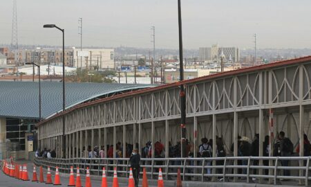 Reabre paso fronterizo en Texas tras intento de cruce masivo de migrantes
