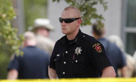 Cuatro miembros de una familia mueren en un tiroteo dentro de una casa móvil en Texas