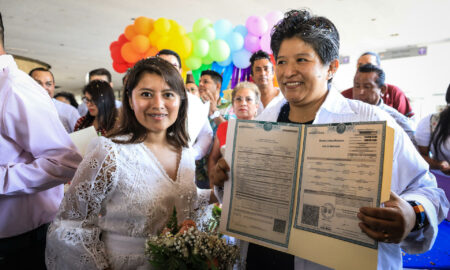 Decenas de parejas del mismo sexo celebran por primera vez bodas en sur de México