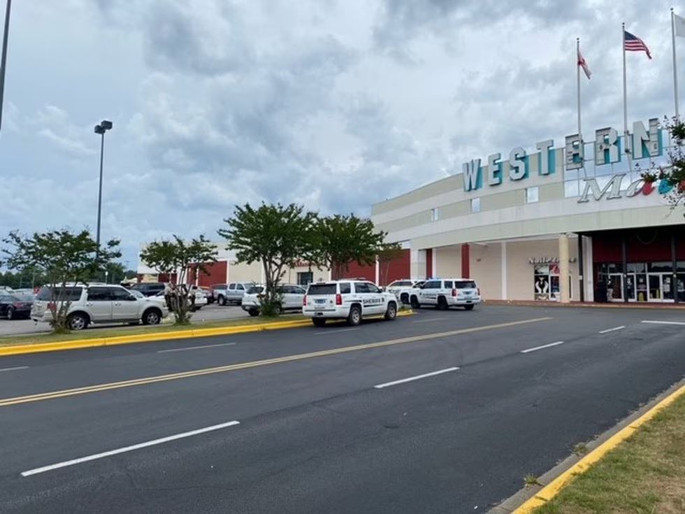 Una persona murió en un tiroteo en Western Hills Mall