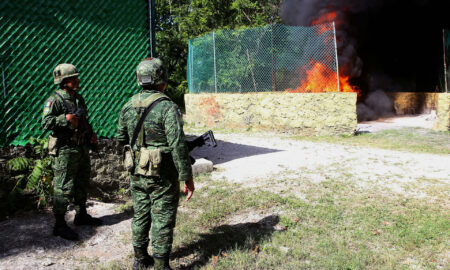 El Ejército mexicano incinera en Cancún más de 200 kilos de narcóticos