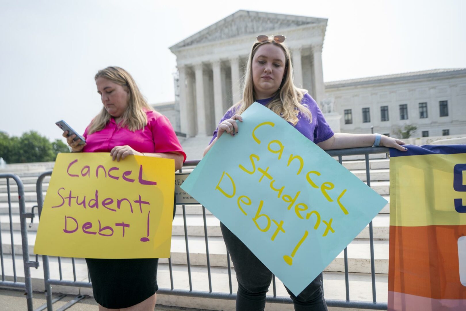 El Tribunal Supremo acaba con el plan de Biden para cancelar deuda estudiantil