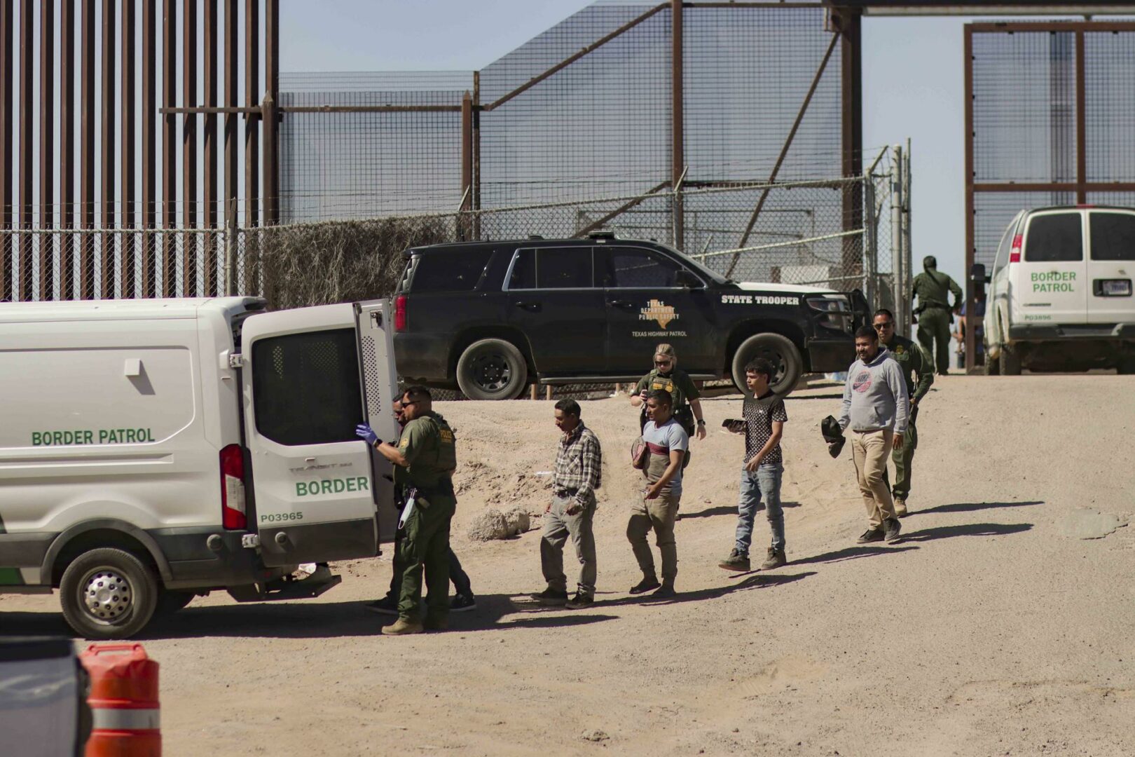 Menos de la mitad de los migrantes detenidos en la frontera de EEUU logran solicitar asilo