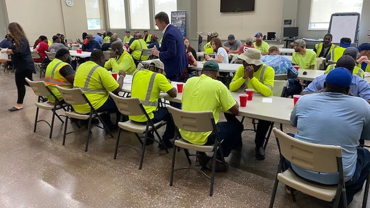 Tuscaloosa agradece a decenas de empleados con almuerzo gratis