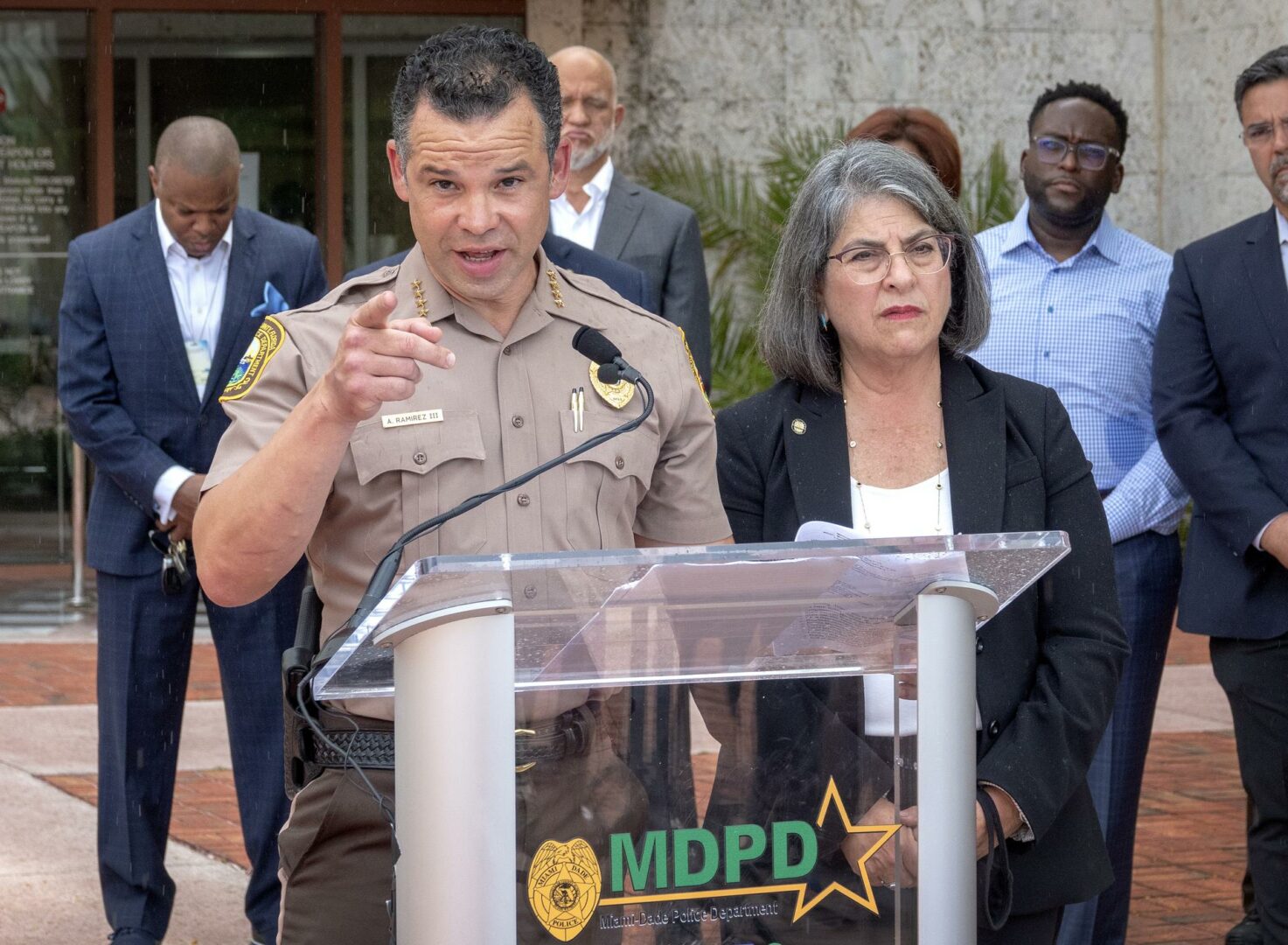 El jefe de la Policía de Miami-Dade ofreció su renuncia antes de dispararse
