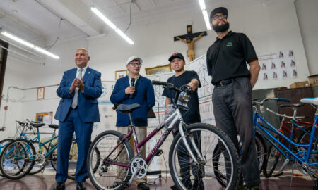 Neoyorquinos donan bicicletas para que los inmigrantes puedan trabajar