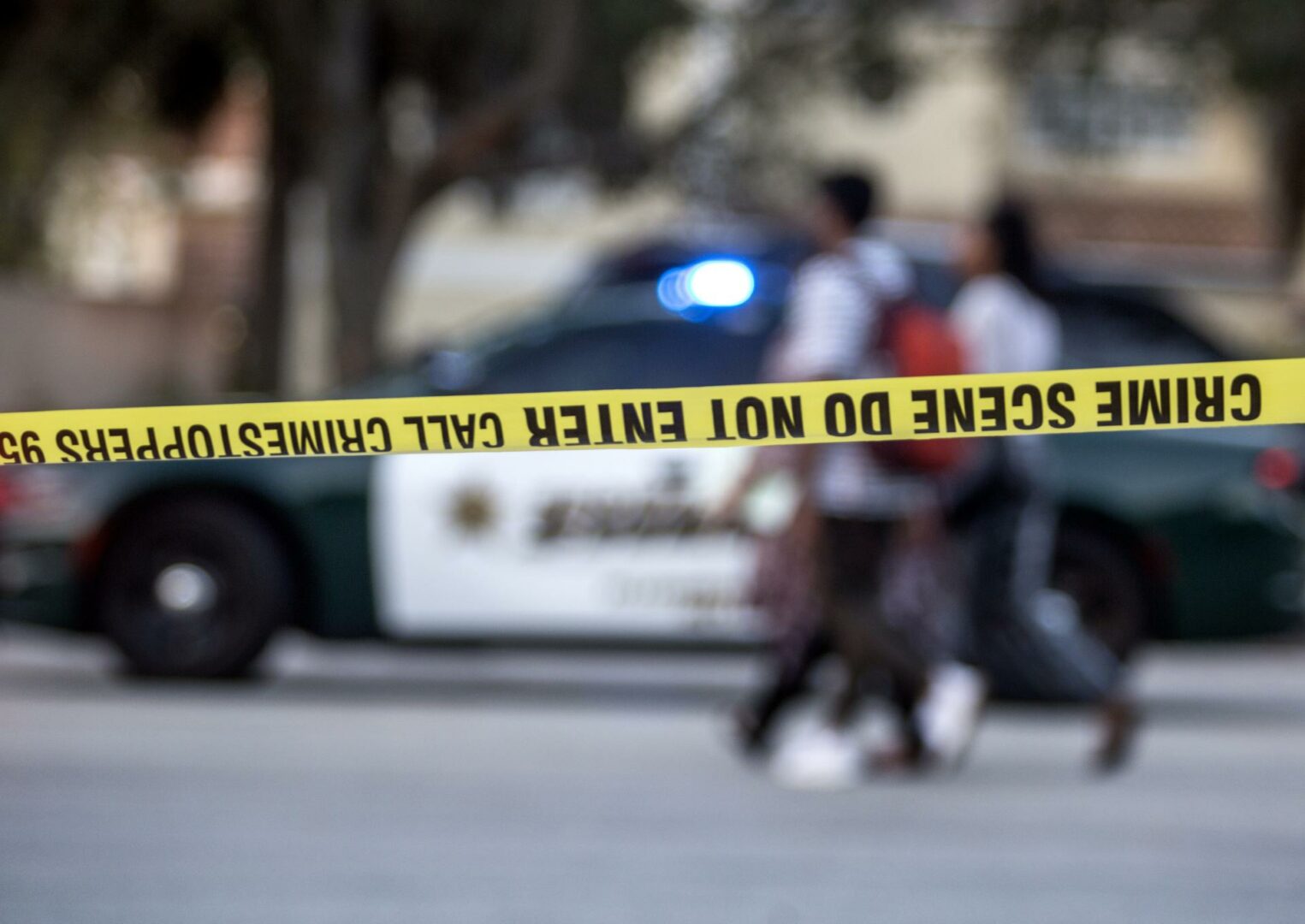 Restos humanos hallados en tres maletas en Florida pertenecen a una mujer