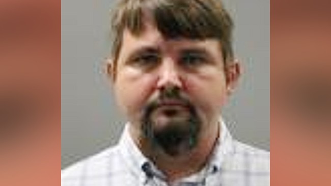 Hombre de Alabama acusado de apuñalar a un vecino "drogado con metanfetamina", ingresa en la cárcel antes del juicio