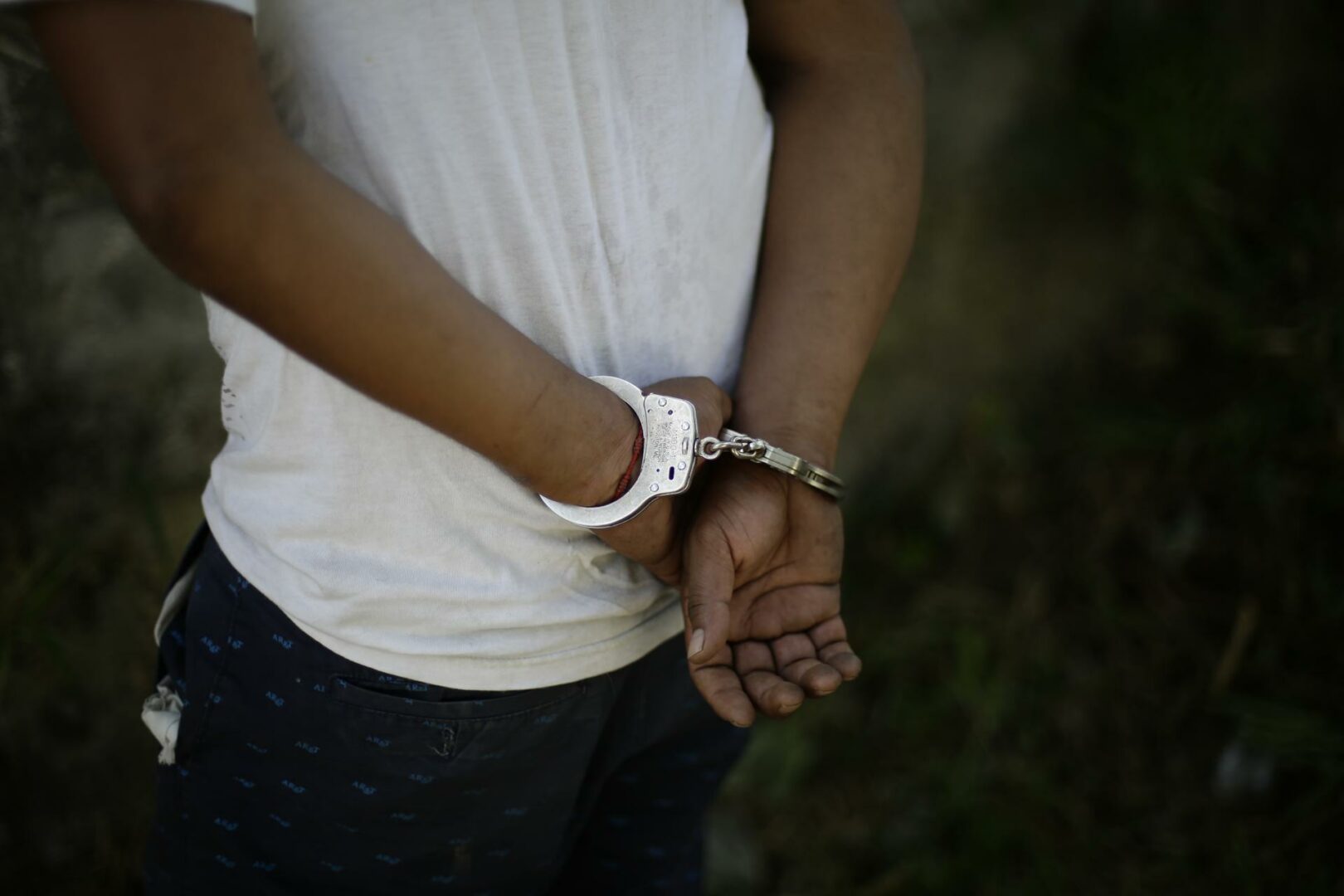 Detienen a 14 inmigrantes cuya embarcación embistió a otra de la Policía en Florida
