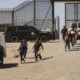 Las autoridades en EEUU violan los derechos de los migrantes con impunidad, según informe