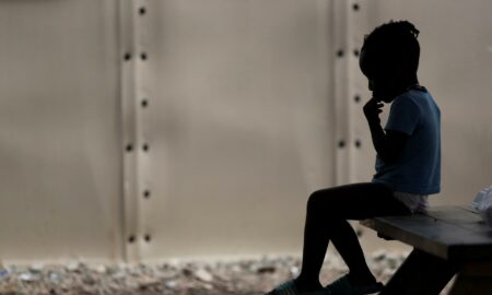 Mujer se declara culpable de obstrucción en caso de abusos sexuales a niños migrantes
