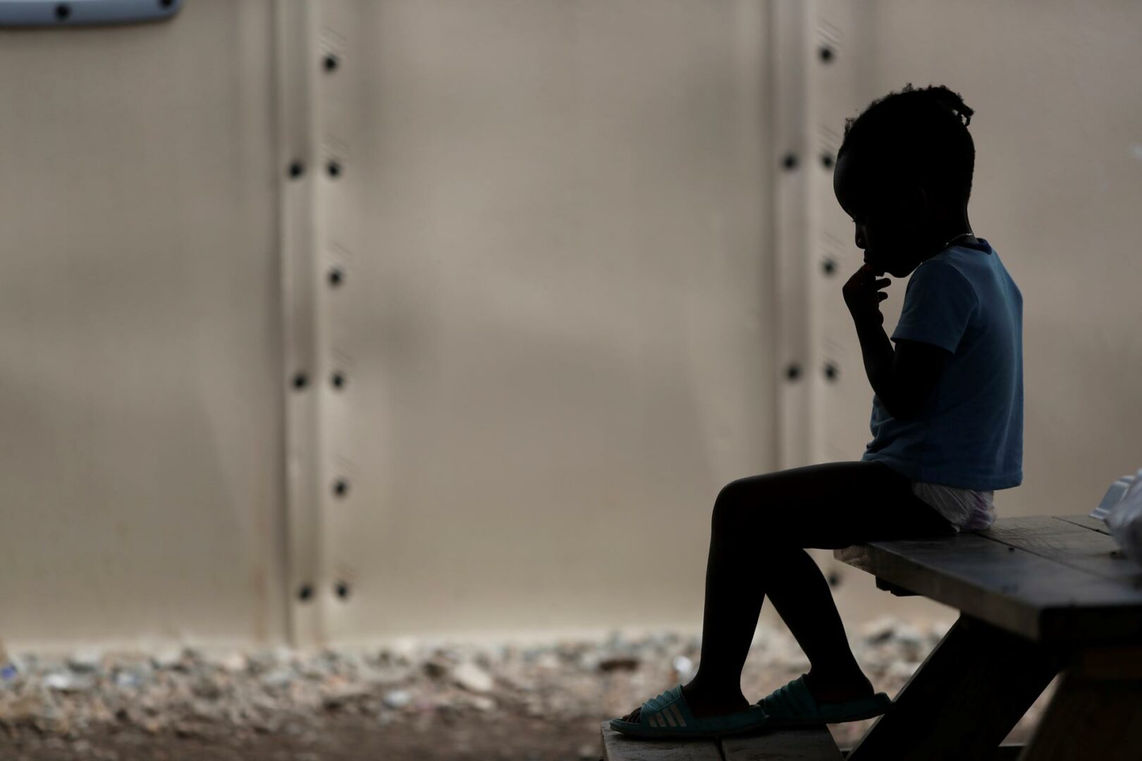 Mujer se declara culpable de obstrucción en caso de abusos sexuales a niños migrantes