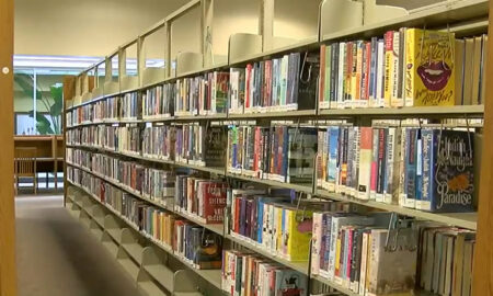 Kay Ivey aborda preocupaciones de padres sobre libros de género y orientación sexual en bibliotecas públicas