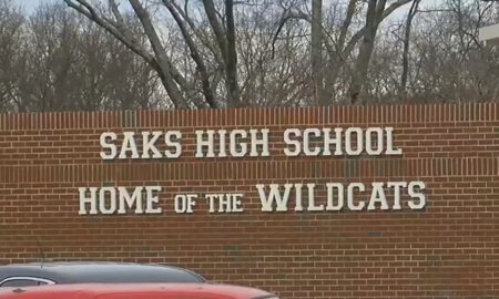 Profesor de secundaria Saks arrestado tras prender fuego y portar un arma en el campus
