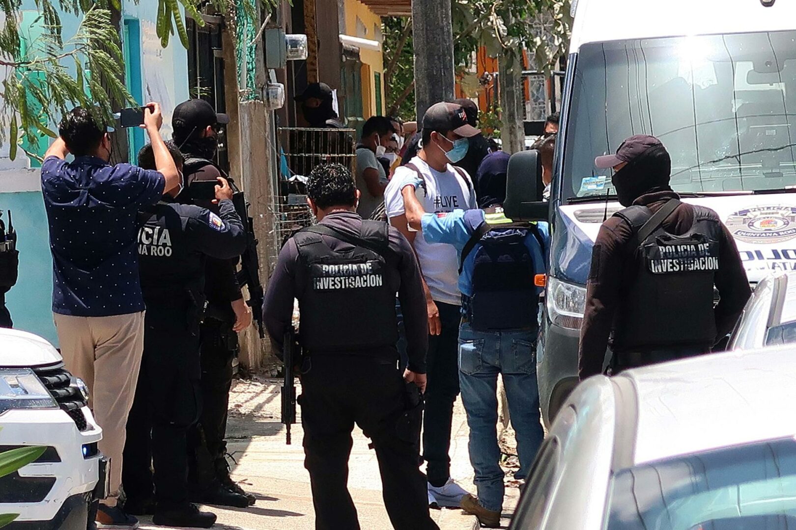 Autoridades encuentran a 47 migrantes de la India en balneario mexicano de Cancún