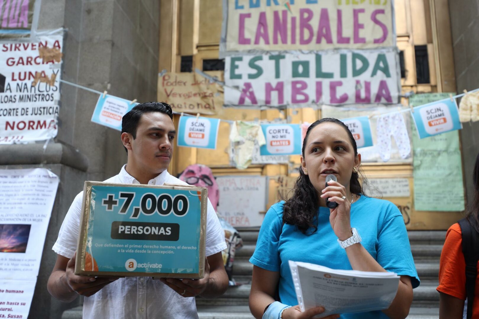 Grupos conservadores mexicanos protestan contra un proyecto del Supremo sobre el aborto