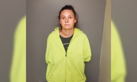 Mujer de Decatur arrestada por abuso de cadáver