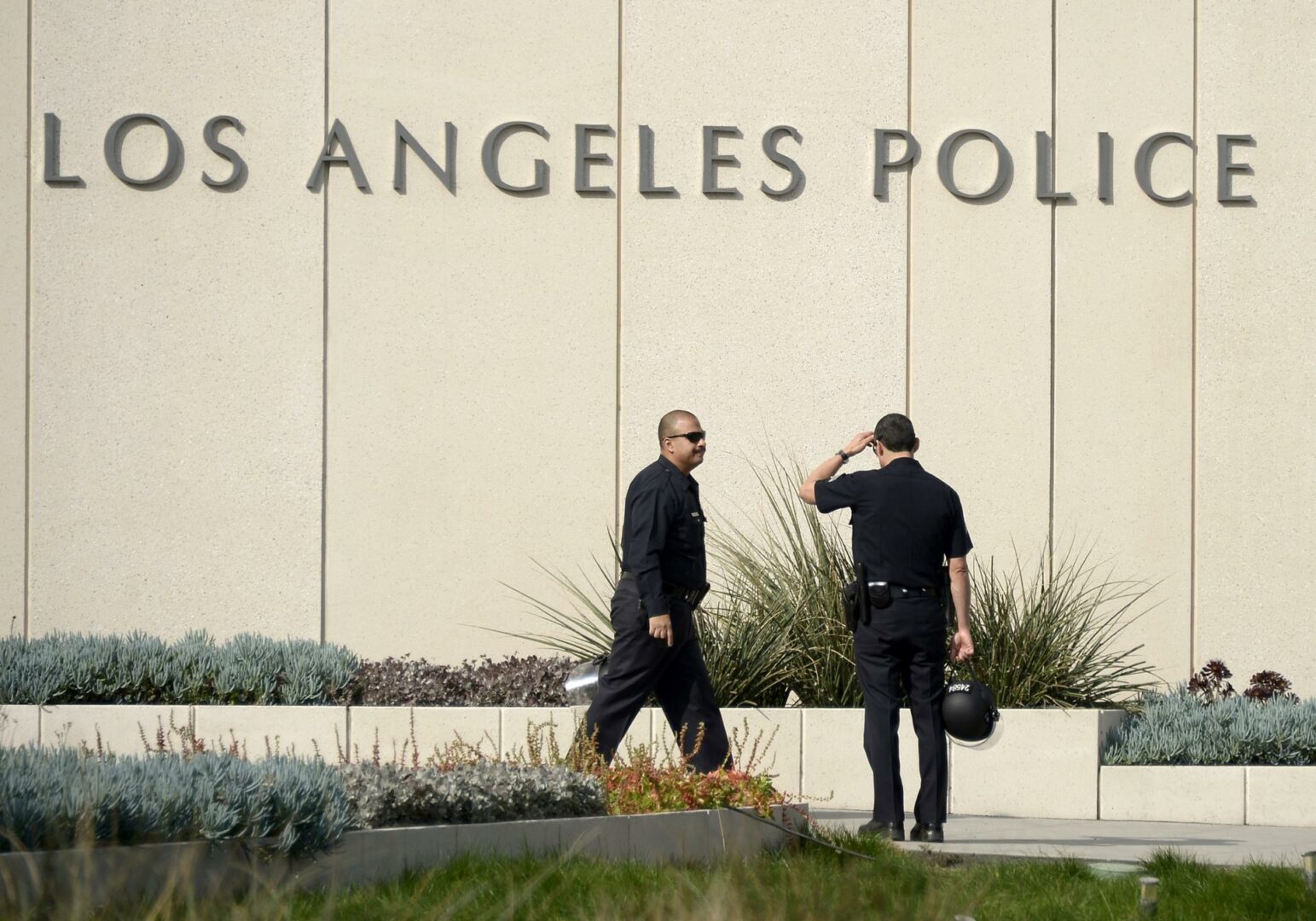 Los Ángeles deberá pagar 13,5 millones a familia de latino muerto por la policía en 2019