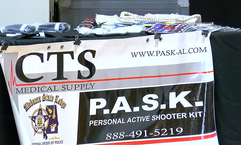 Oficiales de Alabama reciben un nuevo kit para ayudar a salvar vidas