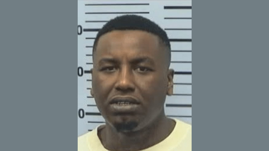 Rapero de Mobile arrestado después de supuestamente exponerse al oficial penitenciario