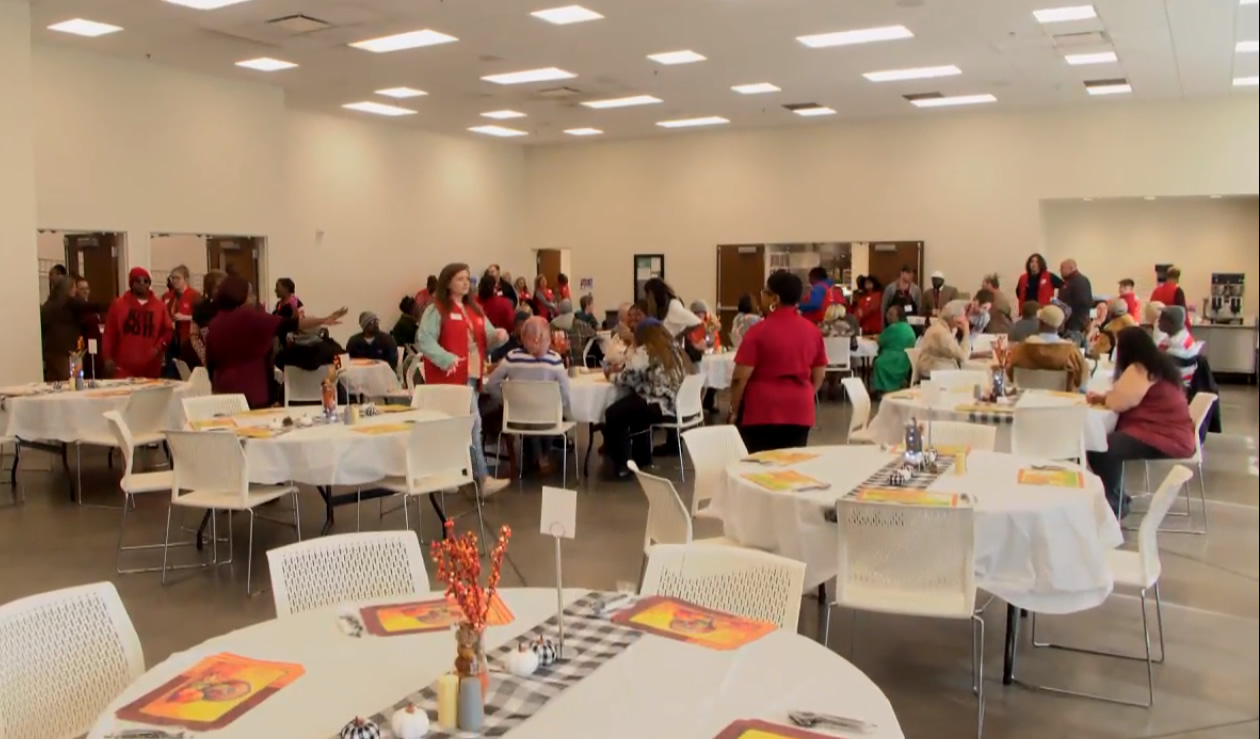Salvation Army organiza el almuerzo anual del Día de Acción de Gracias