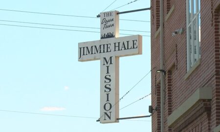 Misión Jimmie Hale sirve comidas a los necesitados en Navidad