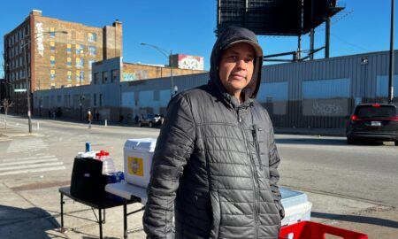 Chicago afronta una crisis humanitaria sin fin por la llegada de miles de migrantes