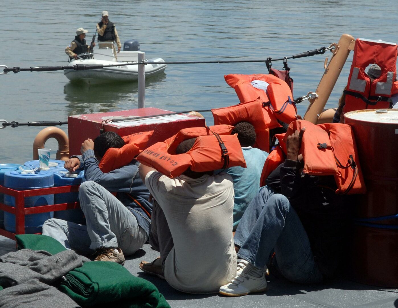 Detienen a 63 migrantes en aguas cerca del oeste de Puerto Rico
