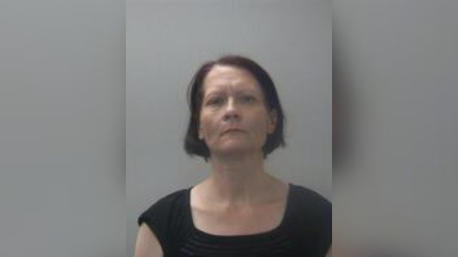 Mujer de Alabama acusada de abuso sexual infantil, sodomía y bestialidad