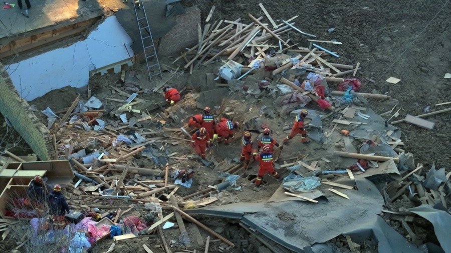 Continúan las tareas de rescate en noroeste de China tras un terremoto que ha causado más de 120 muertos