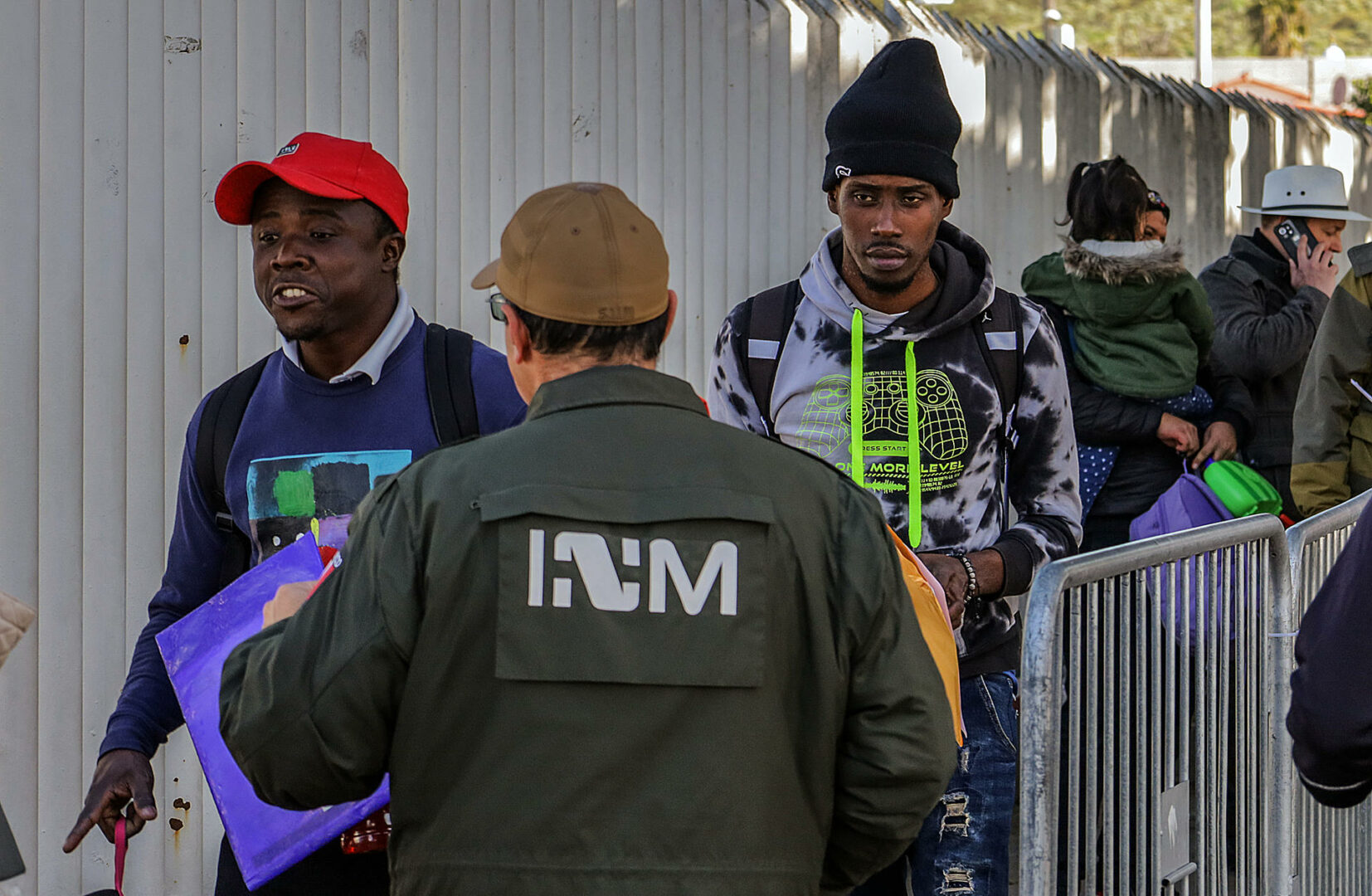 México regulariza a 12 migrantes cubanos tras su rescate en el mar del Caribe