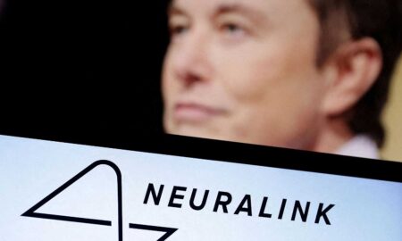Musk anuncia la implantación del primer chip cerebral de Neuralink en un ser humano