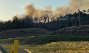Bomberos de Hueytown buscan responsables de incendio de más de 100 acres