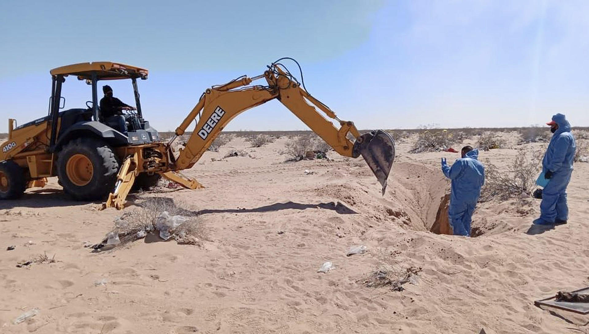 Encuentran dos cuerpos en fosas clandestinas en frontera de mexicana Ciudad Juárez y EEUU