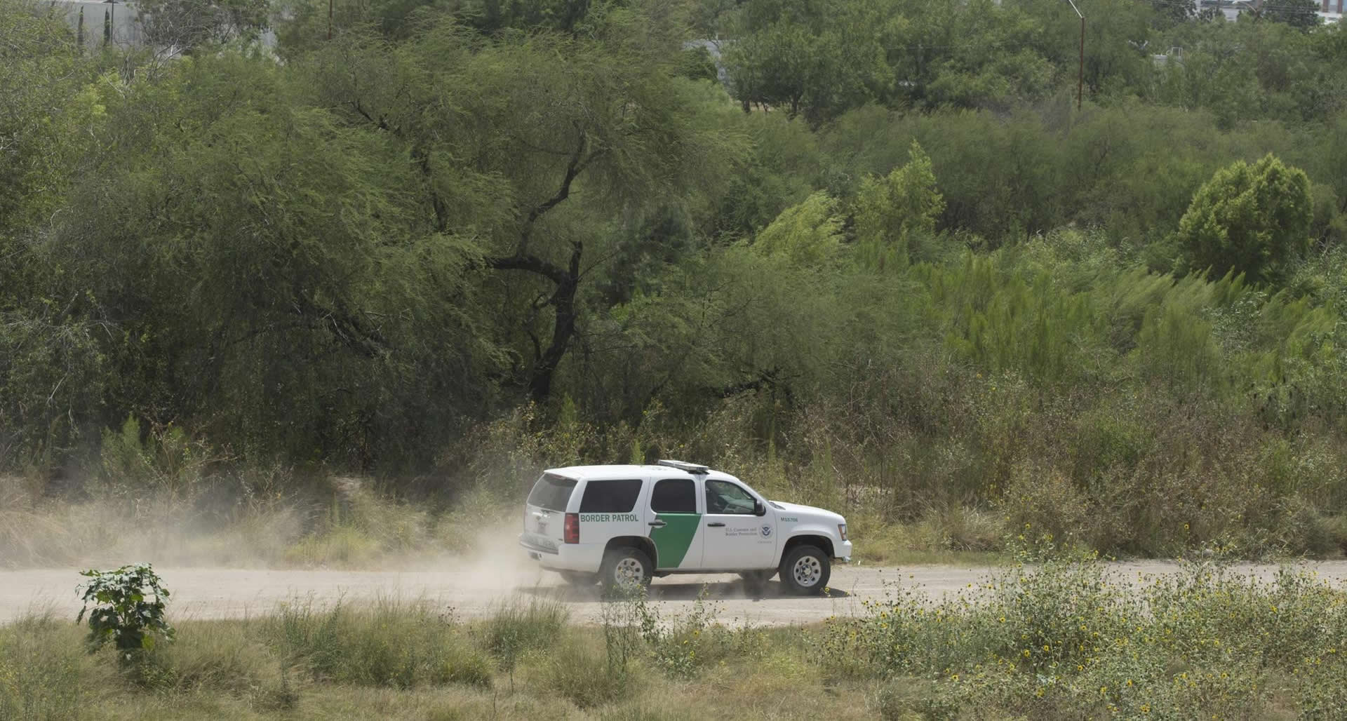 Arizona busca dejar a rancheros disparar a migrantes que crucen sus tierras en la frontera