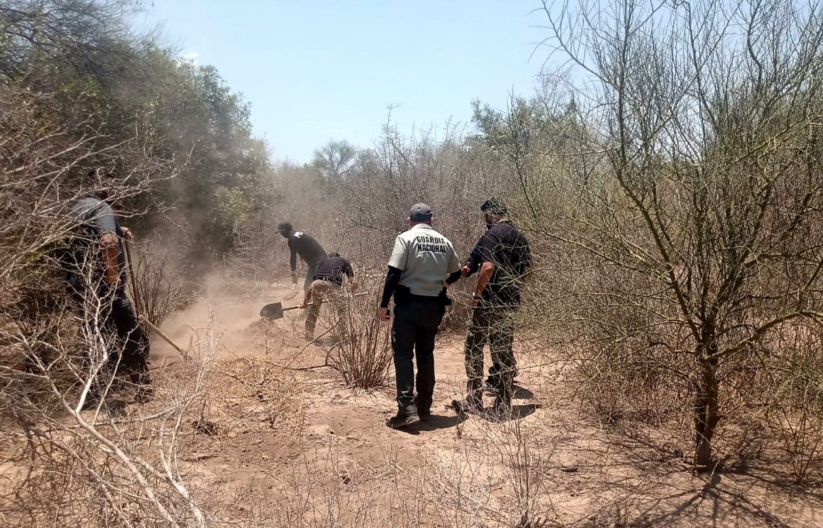 Encuentran 17 cuerpos en un cementerio clandestino en la frontera norte de México