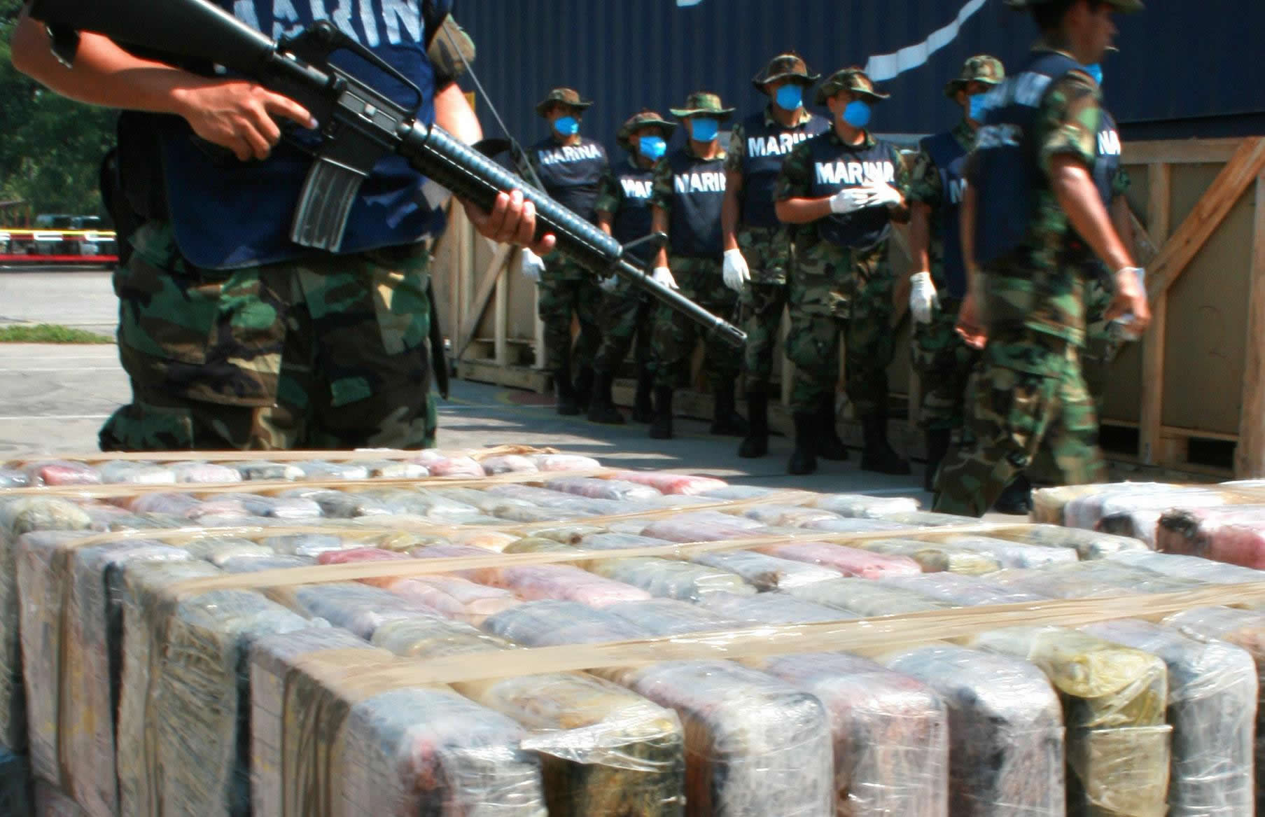 Fiscalía de México decomisa 100 toneladas de sustancias y precursores químicos en Sinaloa