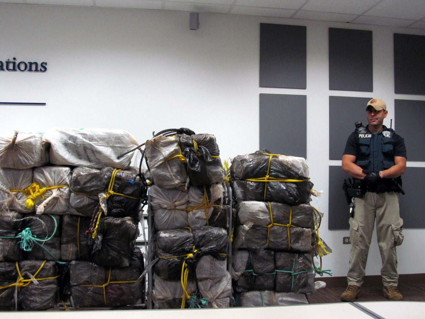 Incautan 182 kilos de cocaína y detienen a dos contrabandistas en aguas de Puerto Rico
