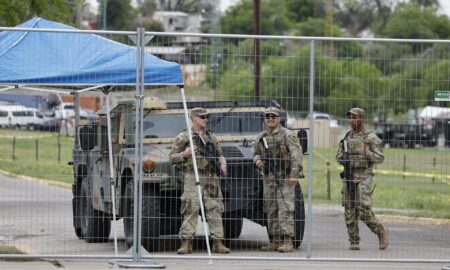 Guardia Nacional de Texas, sobrepasada por una oleada migrante en la frontera