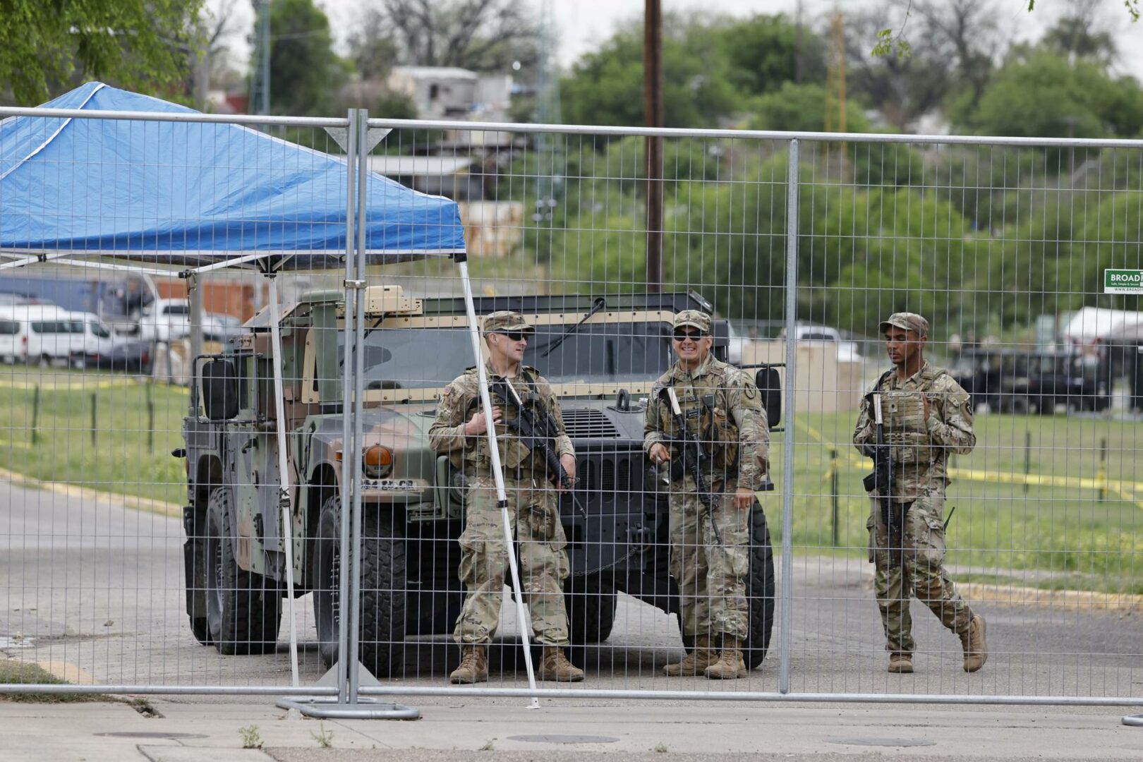 Guardia Nacional de Texas, sobrepasada por una oleada migrante en la frontera