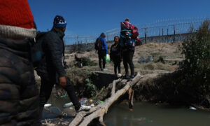 Cruce irregular en la frontera de EEUU-México se mantiene a pesar de ley antiinmigrante