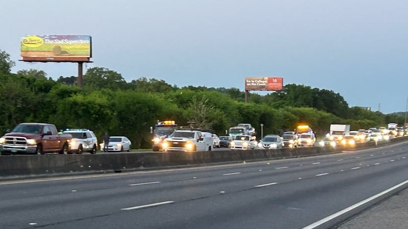 Más de una docena de vehículos sufren pinchazos en la I-65 en Birmingham el lunes por la mañana